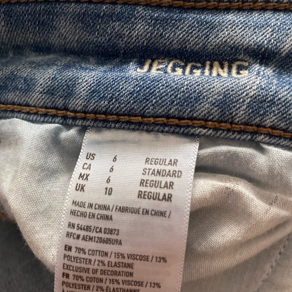 Size 6 distressed jeans. American Eagle - Picture 2 of 3